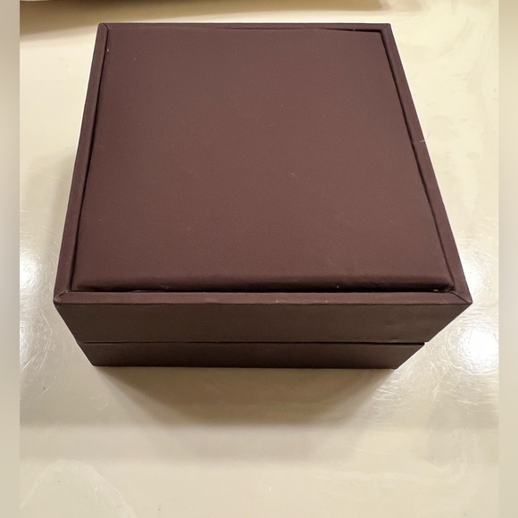 Devons Fine Jewelers: Peridot necklace - Picture 4 of 6